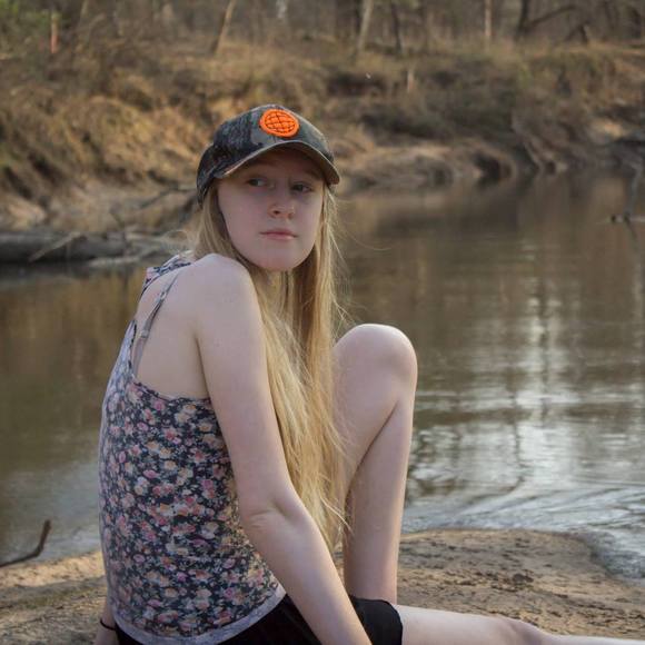 Meet your Posher, Hannah - Picture 1 of 1